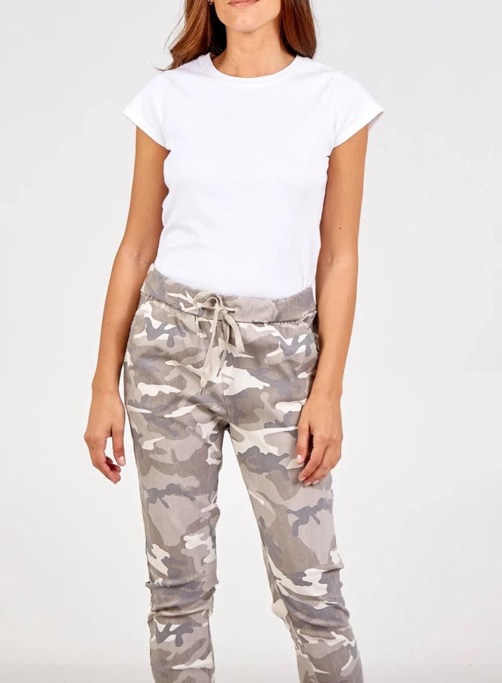 Made in Italy Brand Magic Pants-Joggers Camouflage Print – The